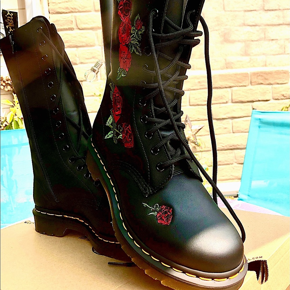 Dr. Martens 1914 Vonda Floral Embroidered 14 Eye 9